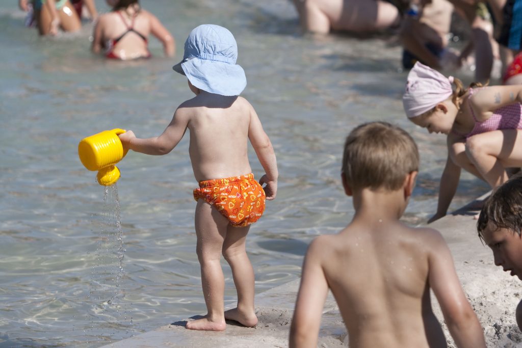 Wasserwelt mit Sprenklerfeld, Spielbach und flachem Planschbereich 