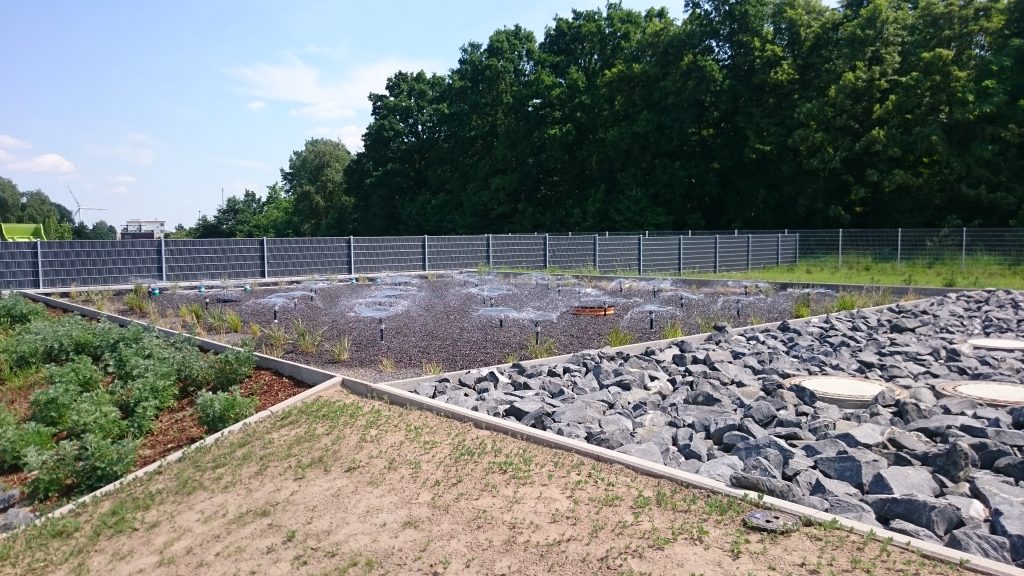 New construction of a natural outdoor pool and a sauna bath in combination with an attached indoor pool with fitness center.